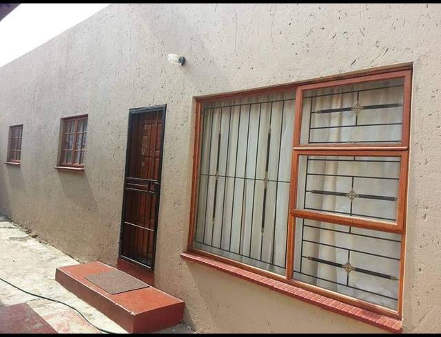 2 BEDROOM FREEHOLD FOR SALE IN KAALFONTEIN